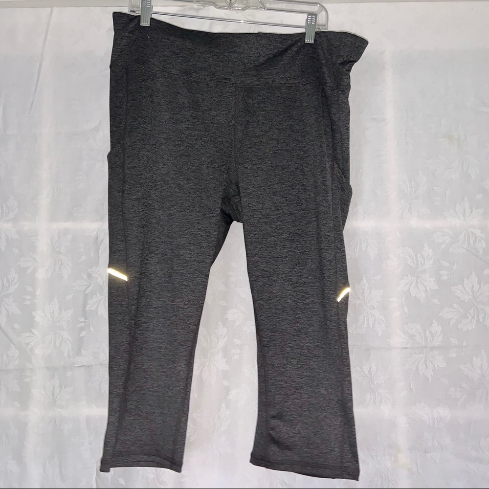 Xersion Side Pocket Performance Capri/Workout Crop